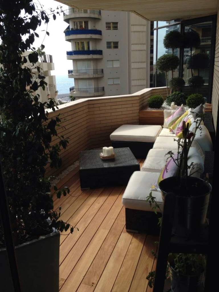 Planted, zoned balcony in Monaco