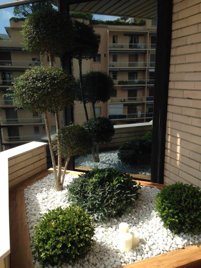 Planting integrated into the balcony
